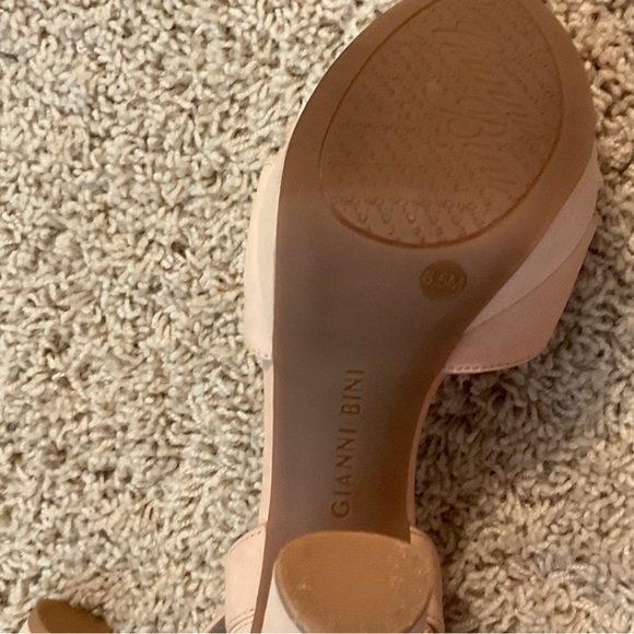 Gianni Bini nude colored heels - size 8.5M - Picture 5 of 6
